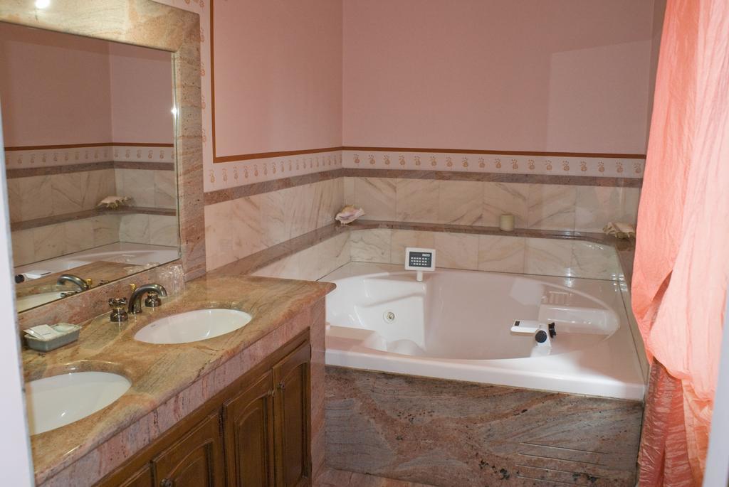 Torre Dei Frati Bed & Breakfast Fossano Room photo